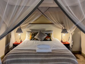 Standaard driepersoonskamer | Luxe beddengoed, een strijkplank/strijkijzer, gratis wifi, beddengoed