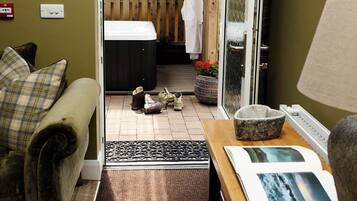 Premium Suite, 1 King Bed, Private Bathroom, Courtyard Area