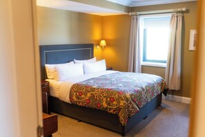 Dobbeltrom – executive, 1 kingsize-seng, privat bad | Allergitestet sengetøy, safe på rommet og individuelt dekorert