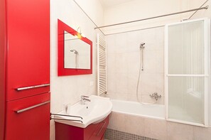 Double or Twin Room | Bathroom | Free toiletries, hair dryer, bidet, towels - By Duomo (Verona)