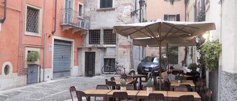 屋外ダイニングエリア