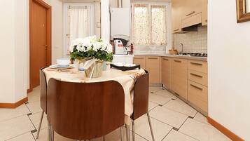 Breakfast (EUR 3.50 per person)