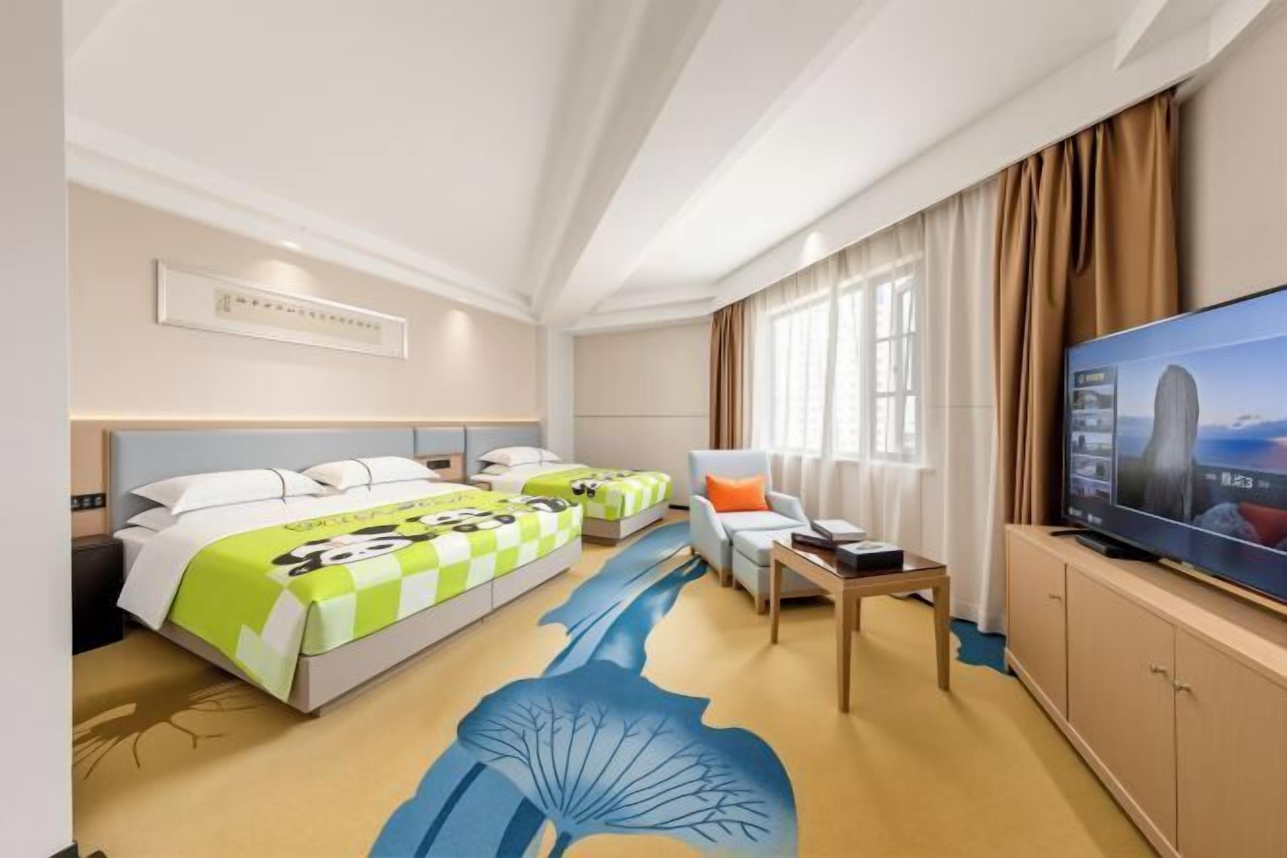 Desk, blackout curtains, free WiFi