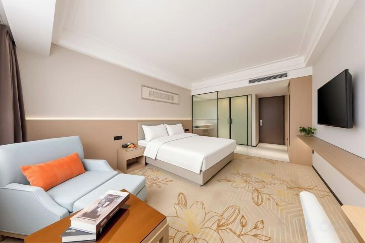 Superior Queen Room With Memory Foam Mattress