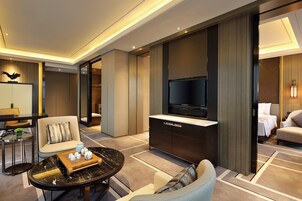 Deluxe Suite | Living area | LCD TV