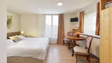 Standard Double Room, 1 Queen Bed