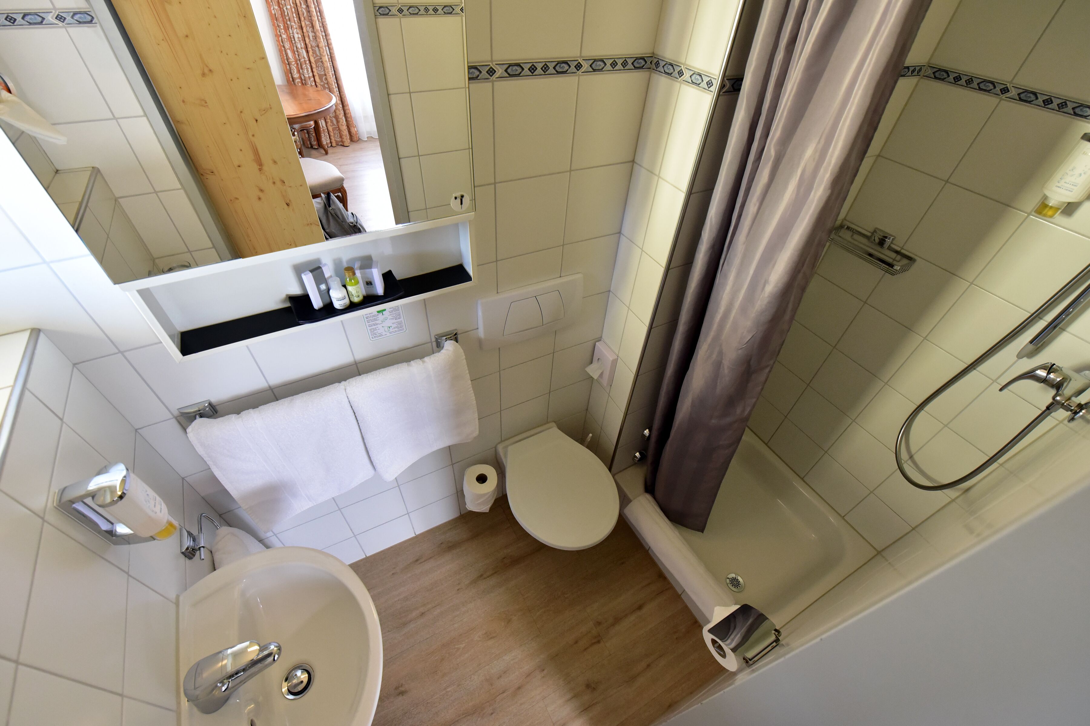 standard double room, 1 queen bed | bathroom | shower, free toiletries, towels