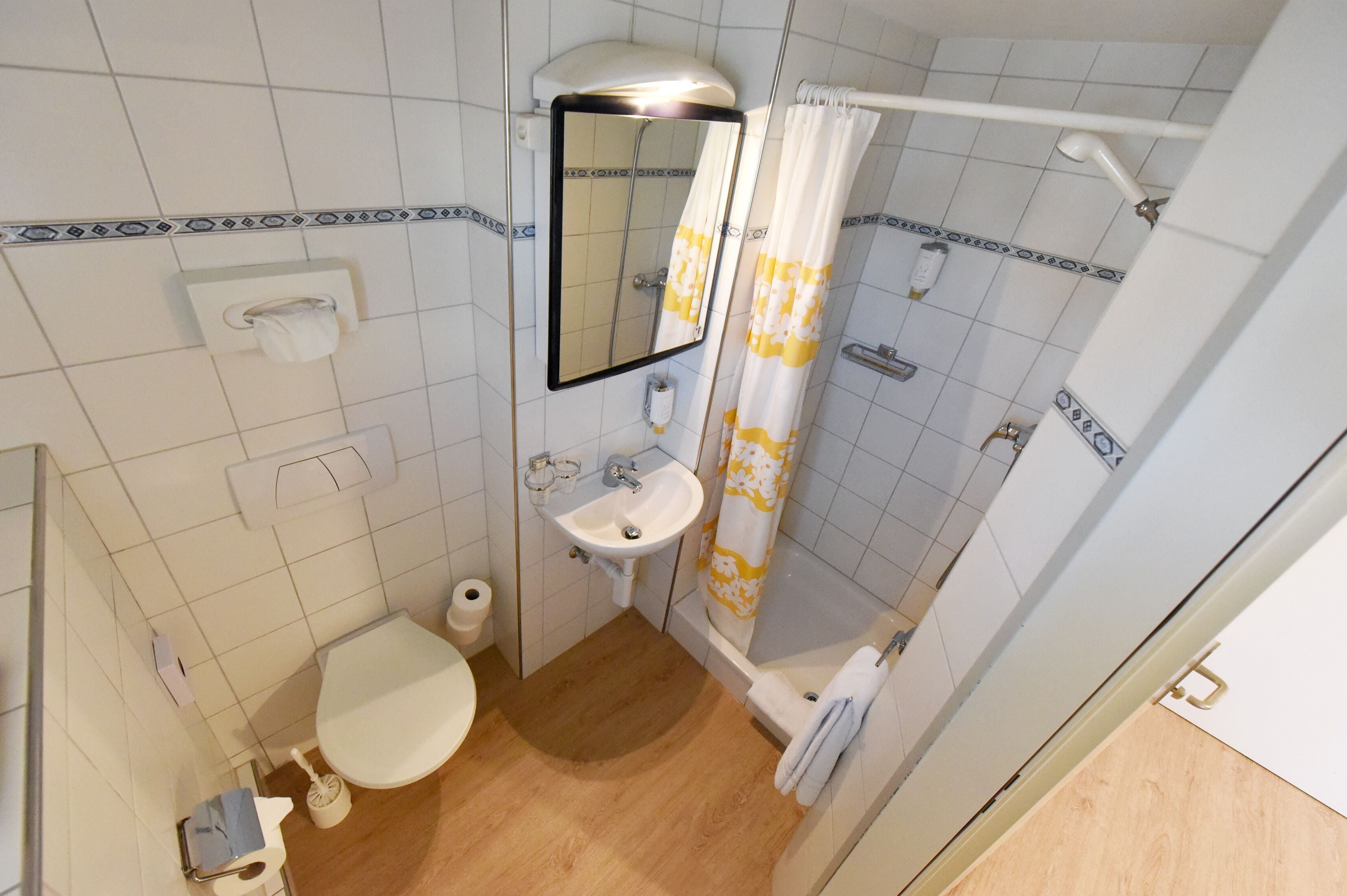 double room (grandlitzimmer) | bathroom | shower, free toiletries, towels