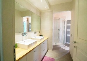Comfort Double Room, 1 Bedroom, Balcony | Bathroom - B&B Le Mura (Grosseto)