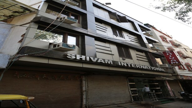 A building with a sign reading "SHIVAM INTERNATIONAL". - Hotel Shivam International (New Delhi)