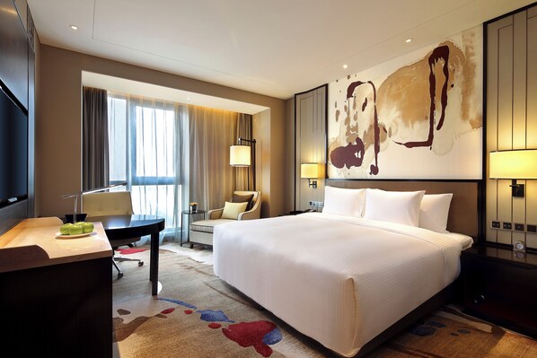 Minibar, in-room safe, desk, laptop workspace - Wanda Realm Anyang (Anyang)