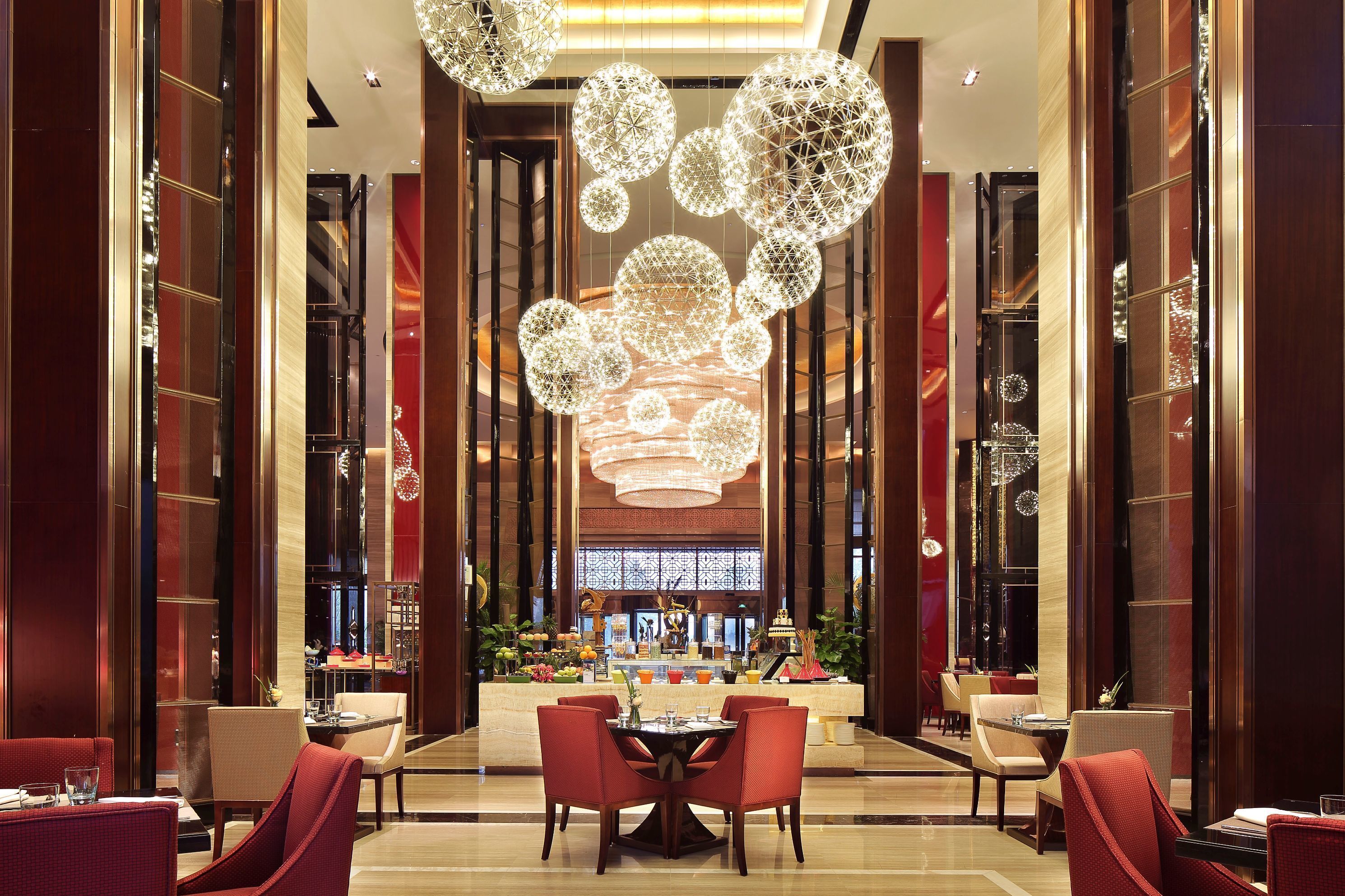 3 restaurants, breakfast served