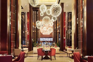 3 restaurants, breakfast served - Wanda Realm Anyang (Anyang)