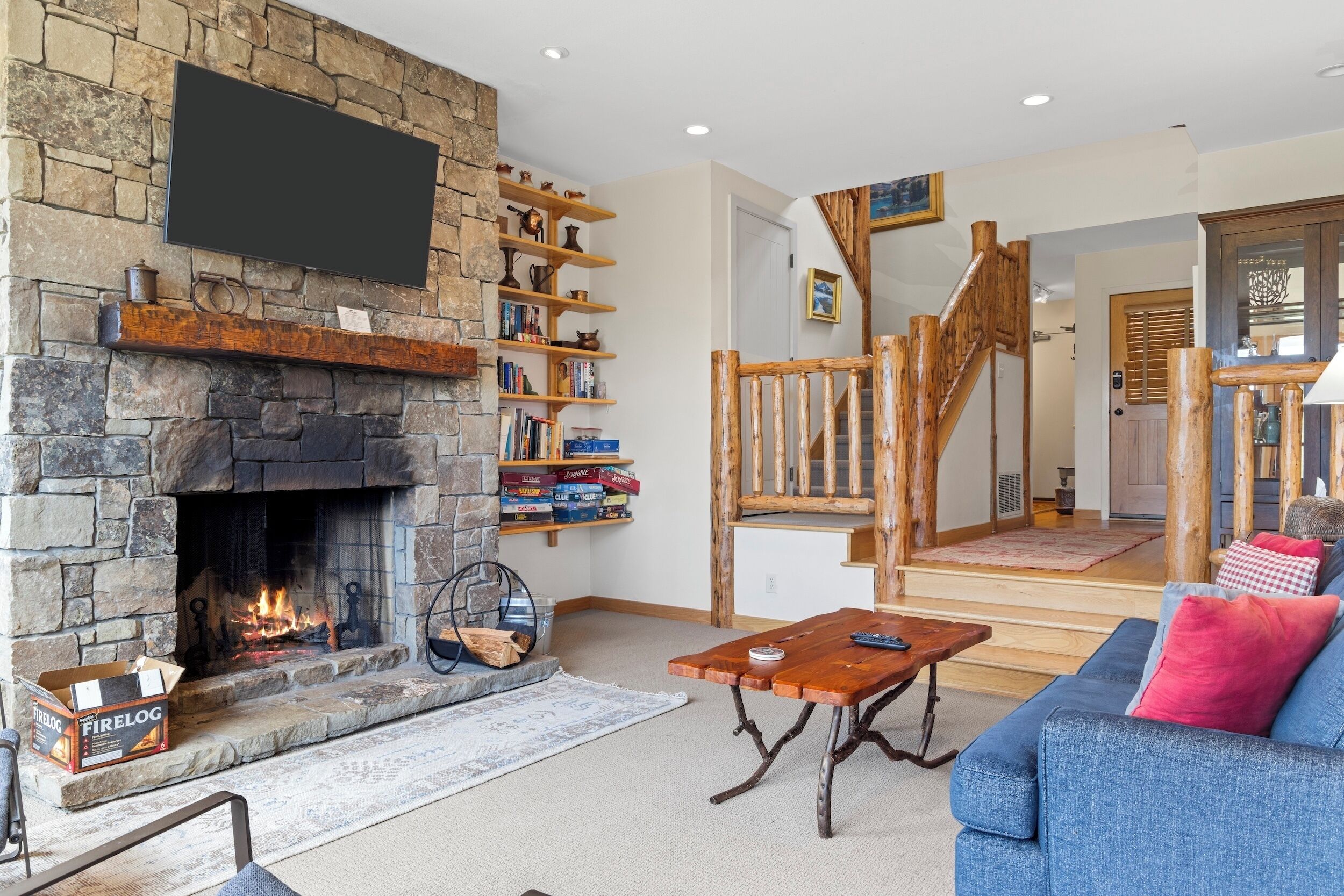 TV, fireplace