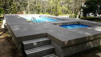 Udendørs pool