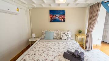 Vila família, 4 quartos, vista para o jardim | Individualmente decorados, individualmente mobiliados, escrivaninha