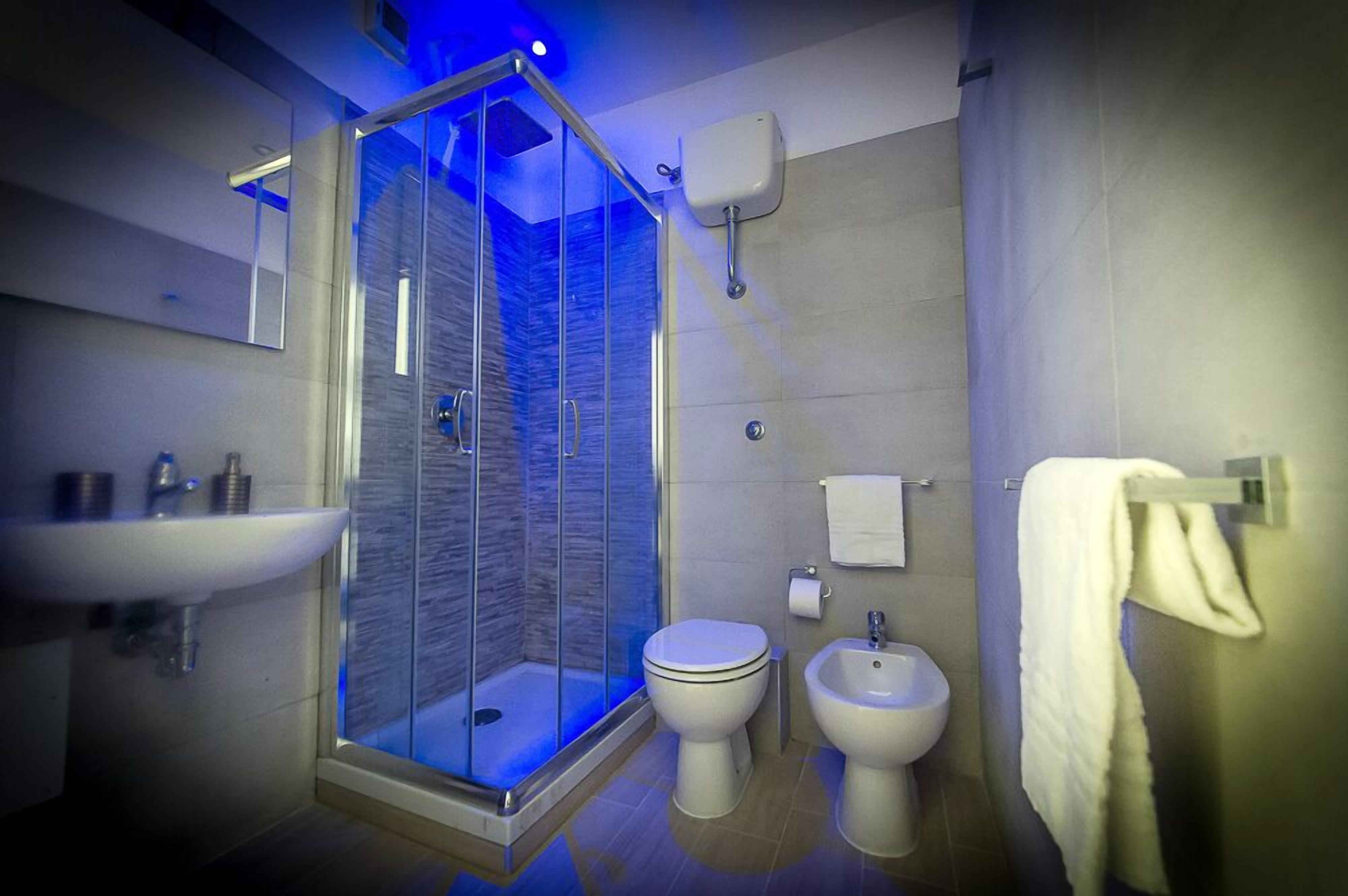 Quadruple Room | Bathroom | Shower, hair dryer, bidet, towels