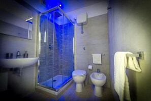 Chambre Quadruple | Salle de bain