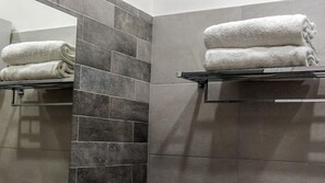 Chambre Quadruple | Équipements de salle de bain
