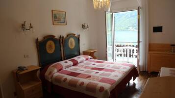 In-room safe, desk, free WiFi