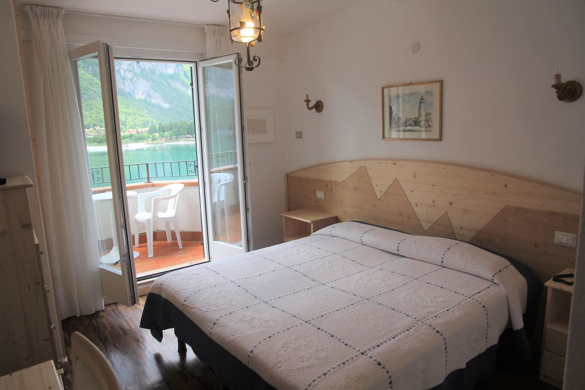 double or twin room, lake view | in-room safe, desk, free wifi