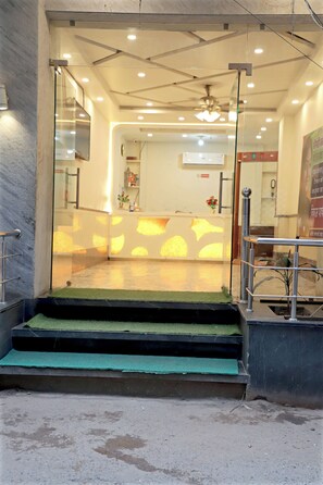 Property entrance - Hotel Klick International (New Delhi)