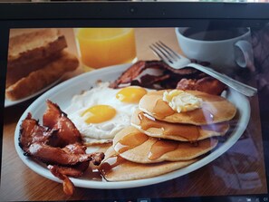 Daily local cuisine breakfast (INR 150 per person) - Hotel Klick International (New Delhi)