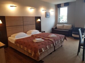 In-room safe, desk, soundproofing, iron/ironing board - Apartamenty w Hotelu Diva SPA (Kolobrzeg)