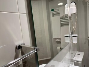 Shower, free toiletries, hair dryer, towels