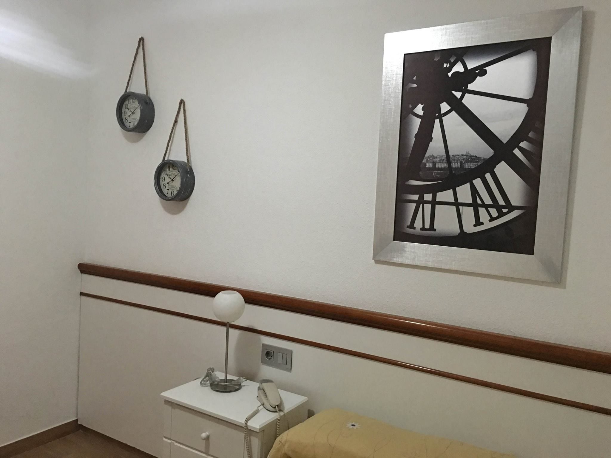 single room | in-room safe, desk, free wifi, bed sheets