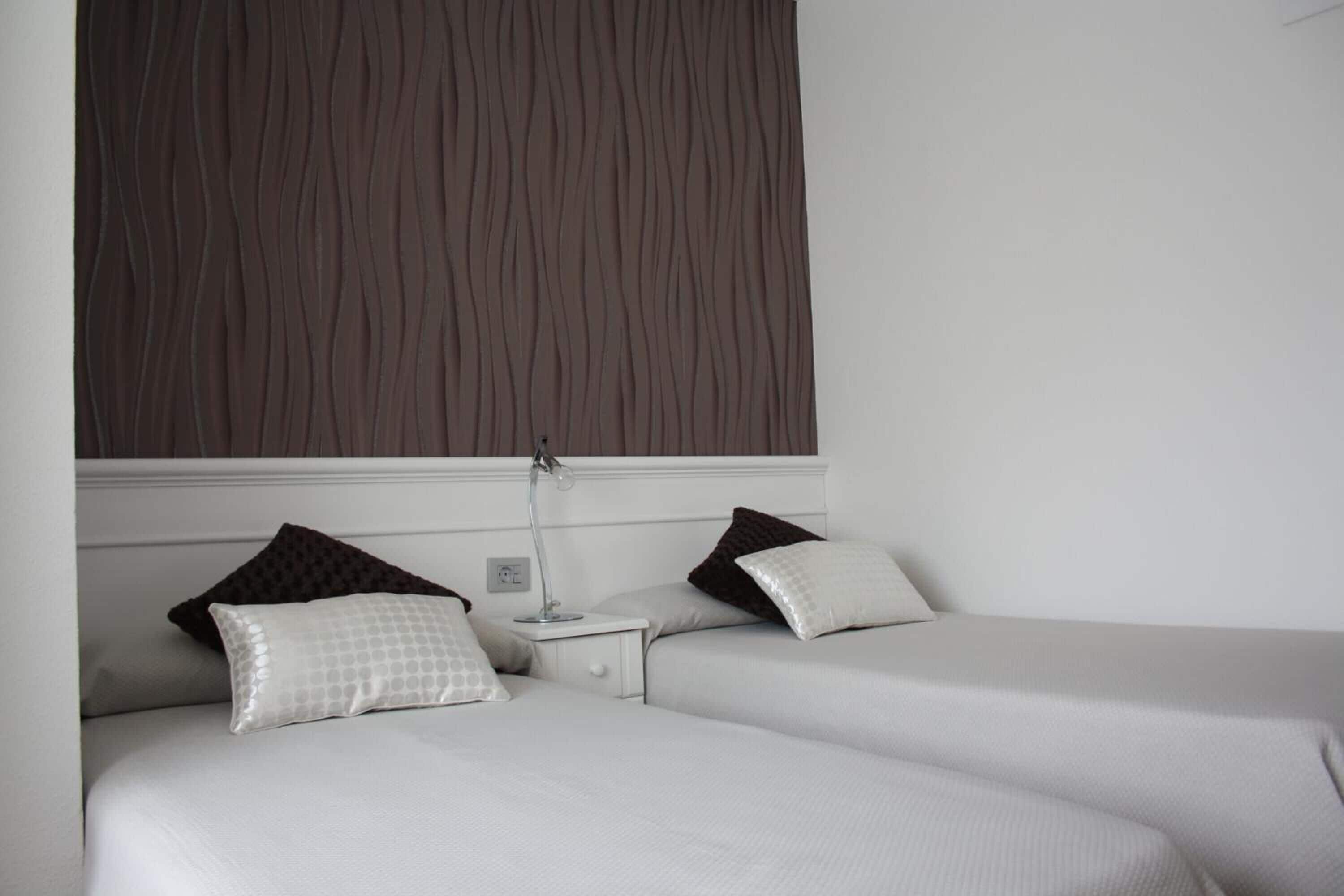 double room, 2 single beds | in-room safe, desk, free wifi, bed sheets