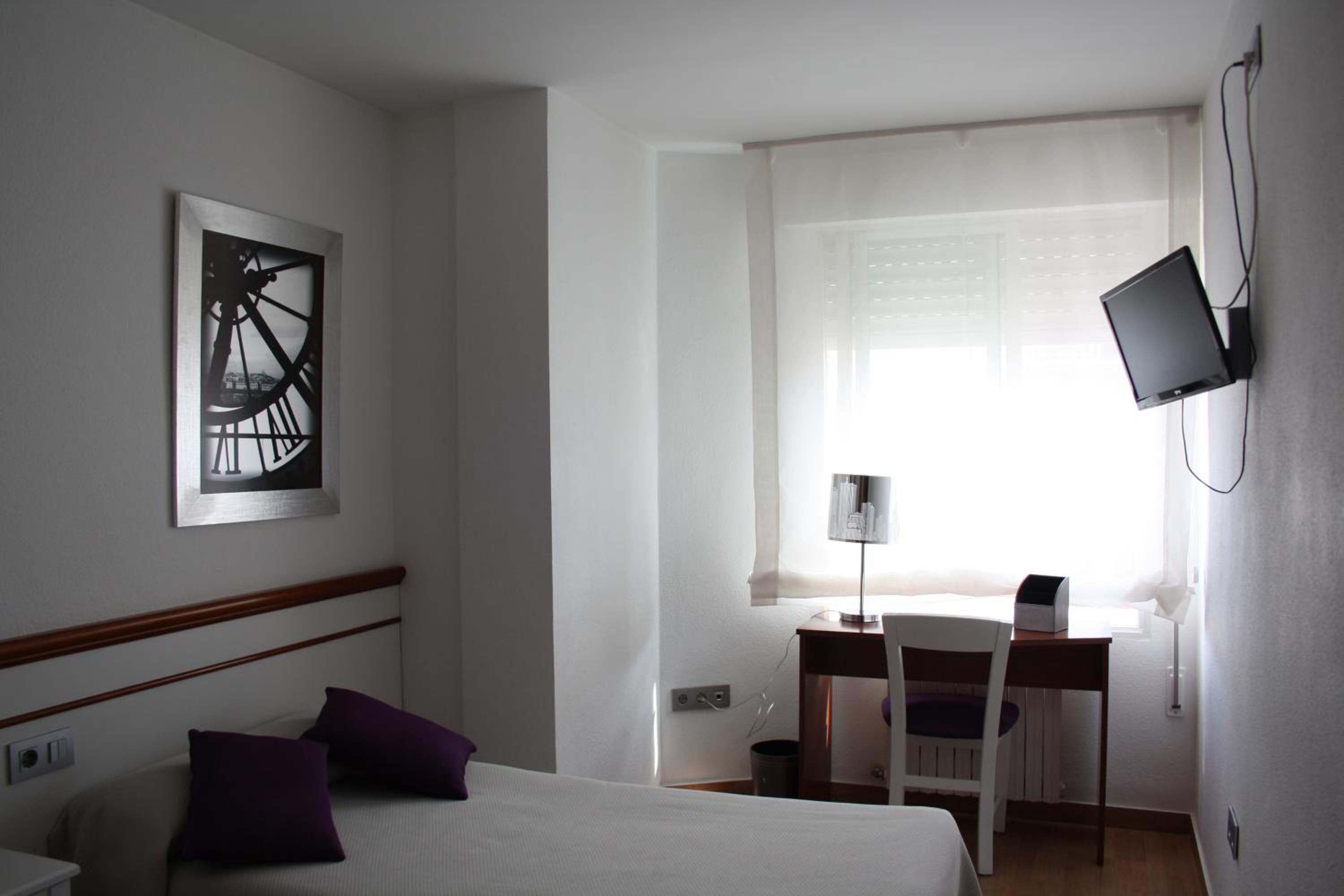double room, 2 single beds | in-room safe, desk, free wifi, bed sheets