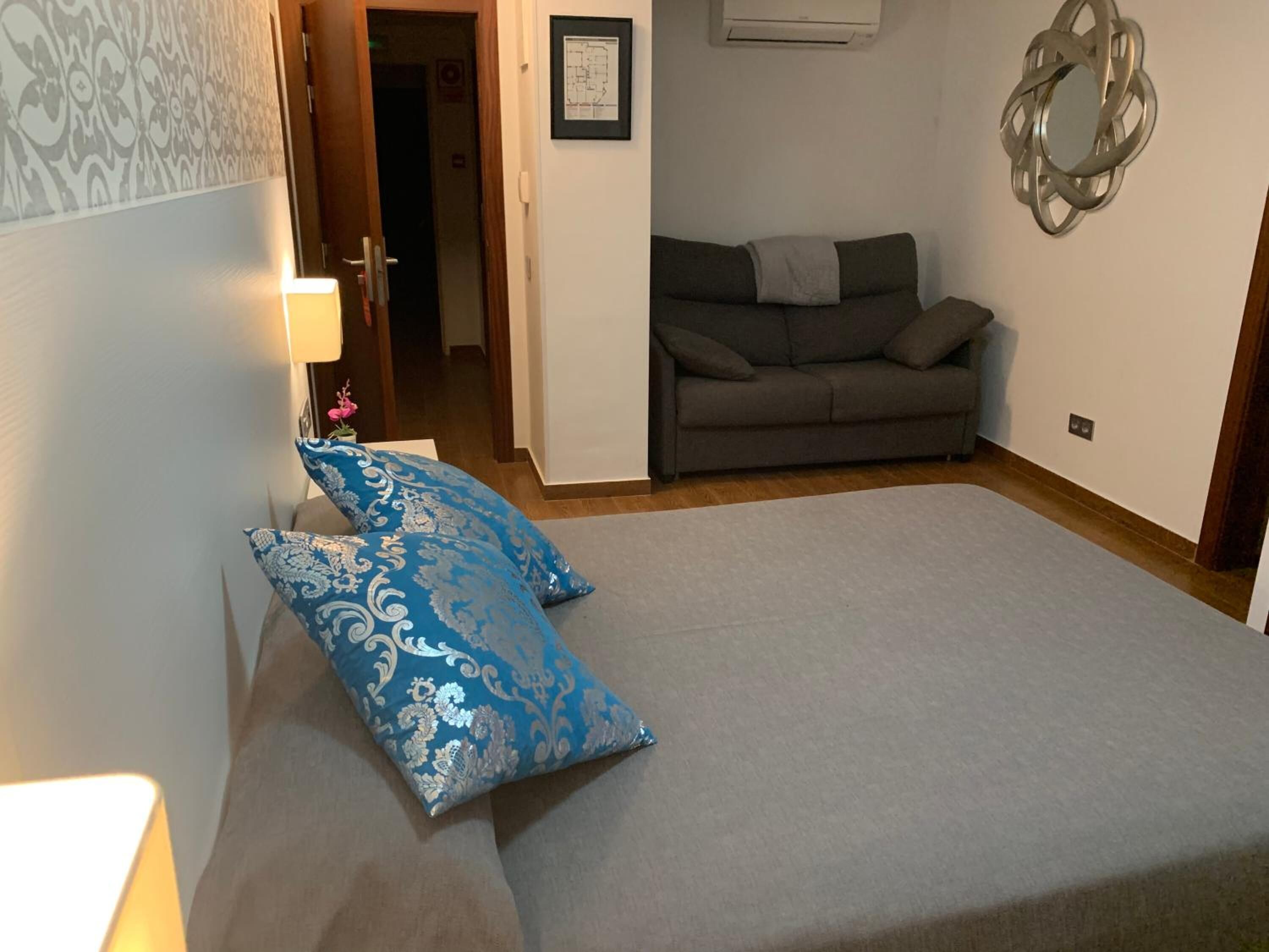 in-room safe, desk, free wifi, bed sheets