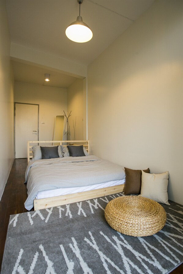 واي فاي مجانًا وملاءات أسرّة