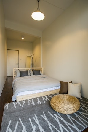 Double Room with Shared Bathroom | Free WiFi, bed sheets - Chedi View Hostel & Rooftop Bar (Phetchaburi)