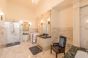 Hair dryer, bathrobes, towels, soap - Kernu Manor (Kohatu)