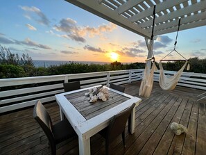 Outdoor dining - High Seas as seen on HGTV’s ‘Bahamas Life’. Starlink internet, solar power. (Rainbow Bay)