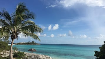 Beach nearby, sun loungers, beach towels