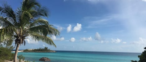 Beach nearby, sun-loungers, beach towels