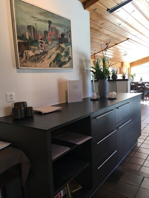 Petit déjeuner buffet servi tous les jours en supplément