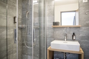 Kamar Double Comfort | Kamar mandi | Pengering rambut dan handuk