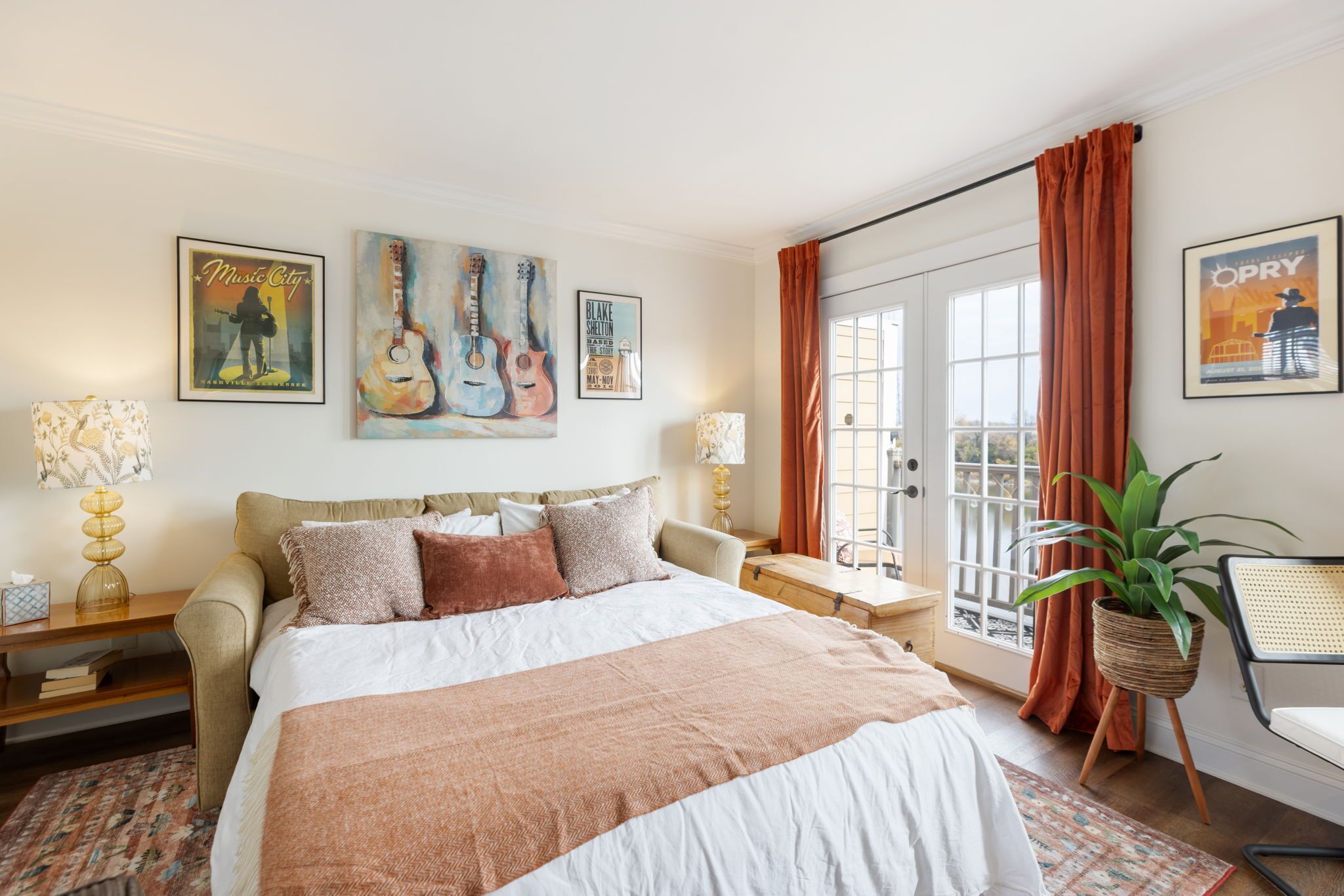 1 slaapkamer, een strijkplank/strijkijzer, gratis wifi, beddengoed