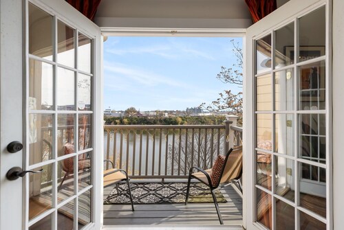 Cumberland River Retreat in the Heart of Music City