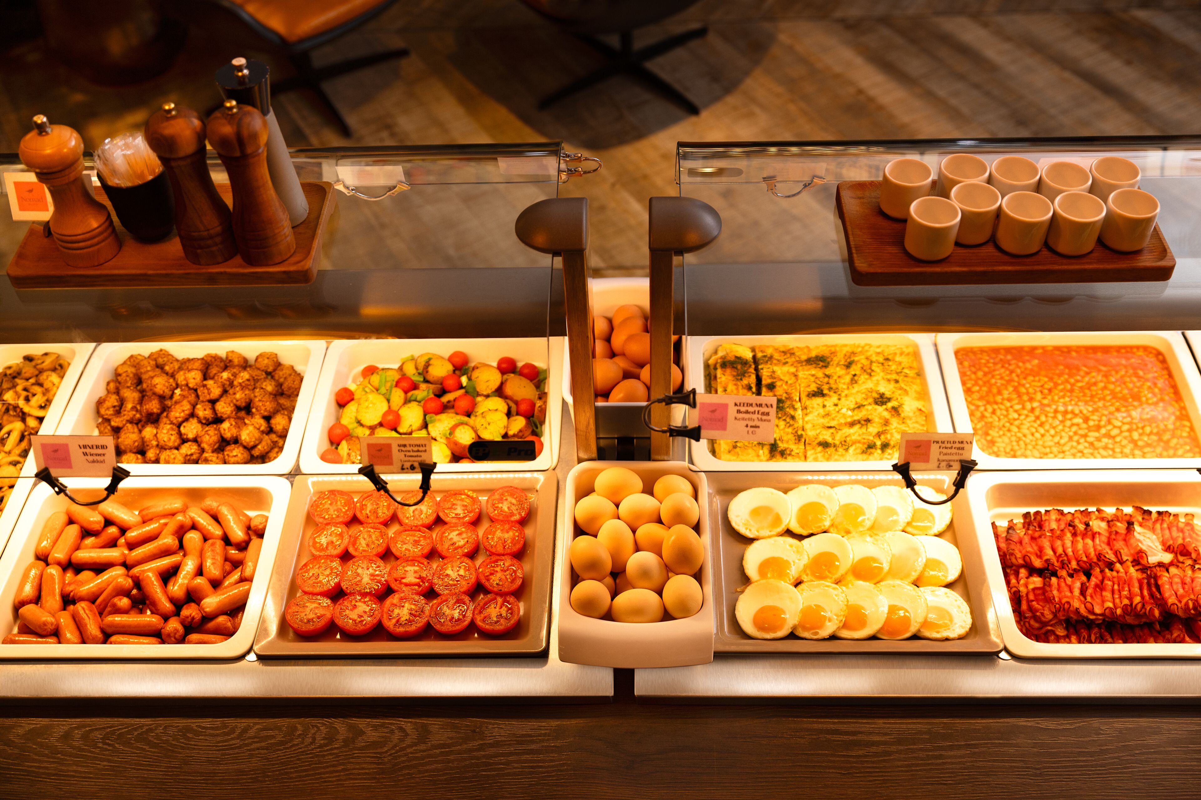 Petit déjeuner buffet (15 EUR par personne)