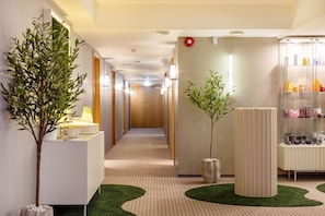 Sauna, hot tub, steam room, body treatments, aromatherapy