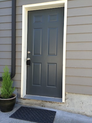 Exterior detail - Hill Top Flat with Parking (Seattle)