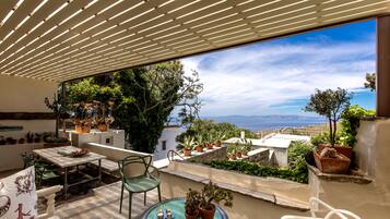 House, 3 Bedrooms, Sea View (E2) | Terrace/patio