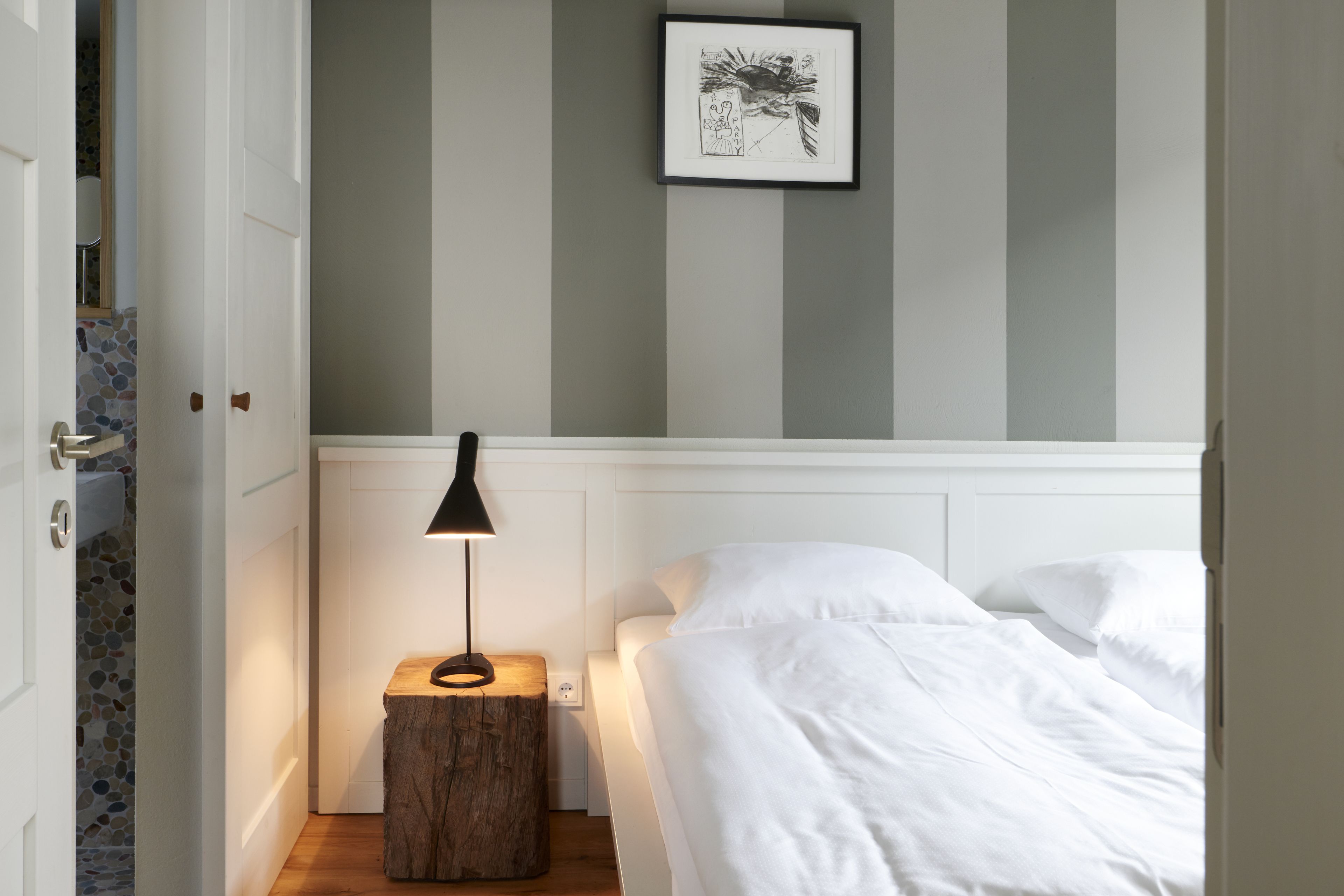 Hus, 2 soverom, terrasse, havneutsikt | 2 soverom, skrivebord og sengetøy