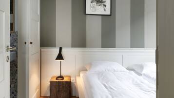 Rumah, 2 kamar tidur, teras, pemandangan pelabuhan | 2 kamar tidur, meja kerja, dan seprai linen