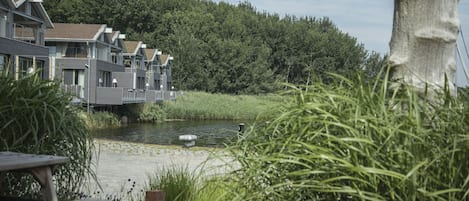 Huis, 2 slaapkamers, terras, uitzicht op haven | Uitzicht op het meer